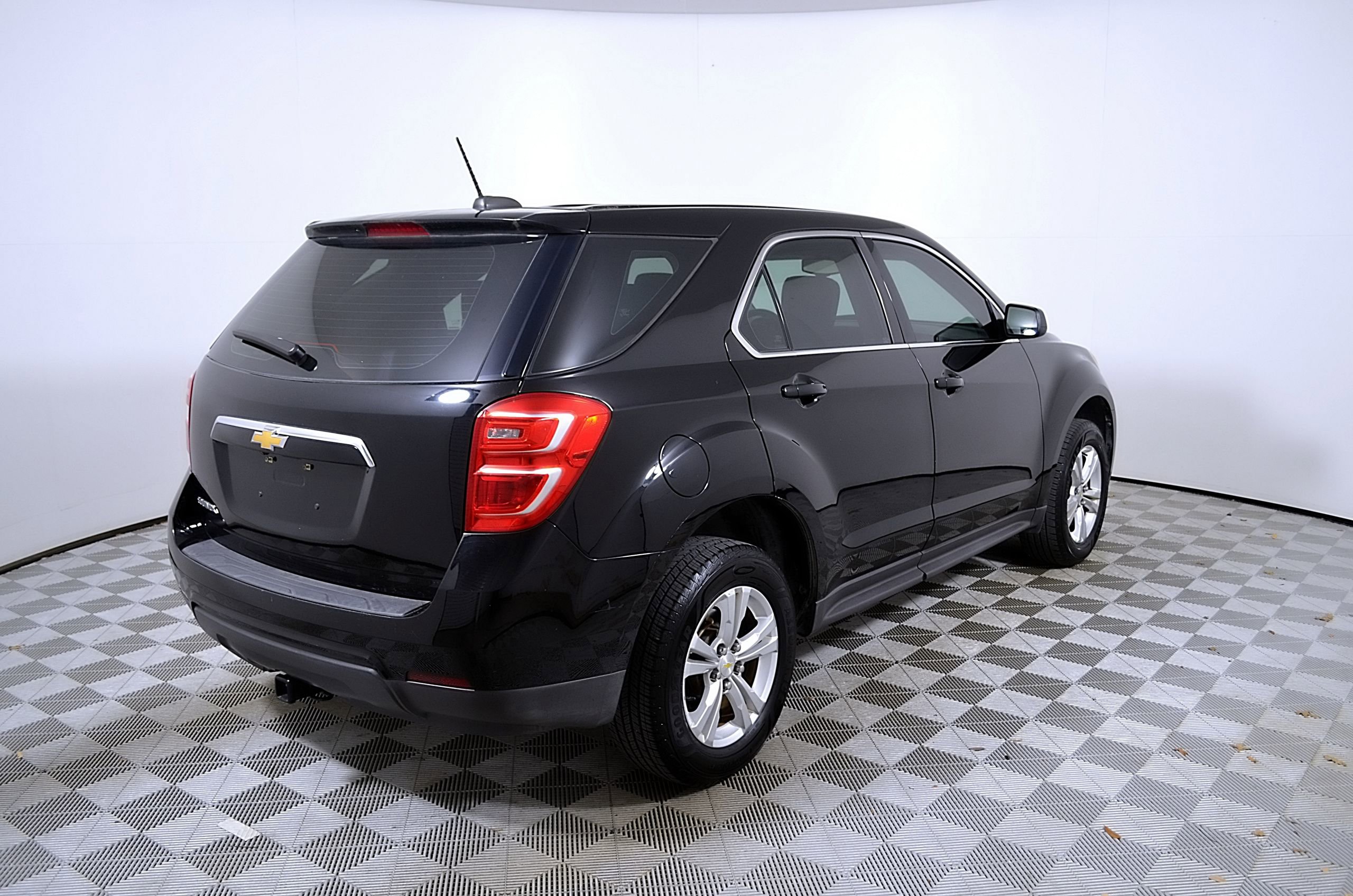 Used 2017 Chevrolet Equinox LS FWD image 7