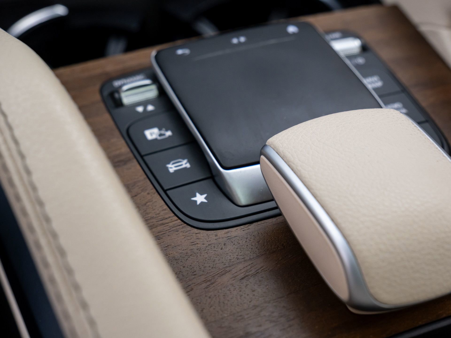 Certified 2022 Mercedes-Benz GLE 450 4MATIC image 31