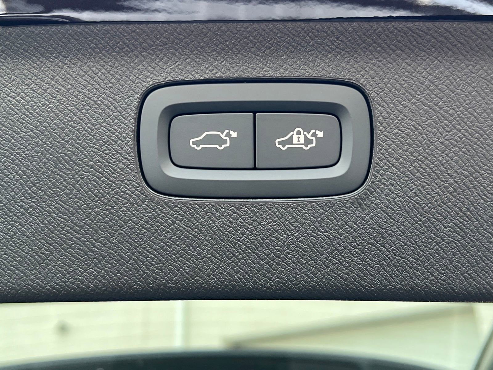 New 2026 Volvo XC90 B6 Plus w/ Protection Package Premier image 40