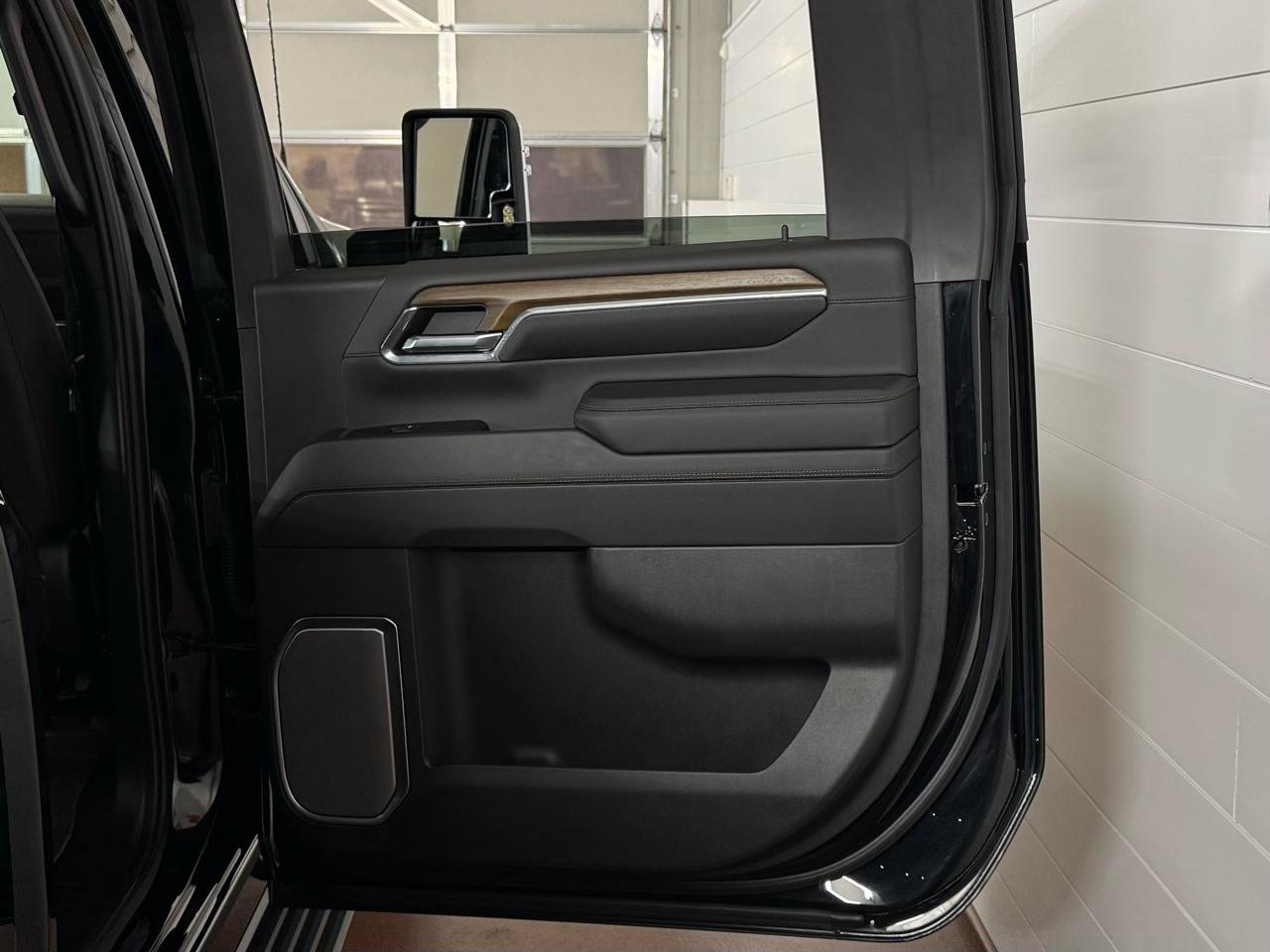 Used 2024 Chevrolet Silverado 2500 High Country w/ Technology Package image 46