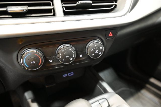 Used 2024 Chevrolet Trax LS w/ LS Convenience Package FWD image 17