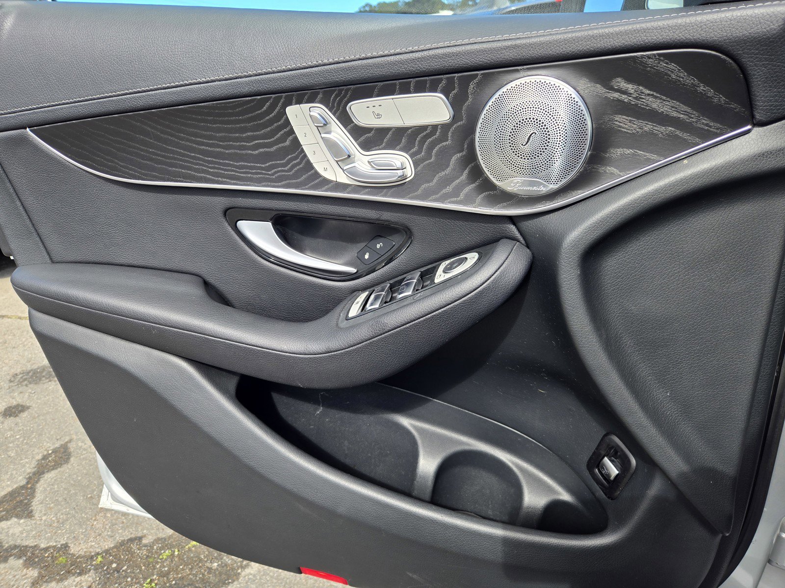 Used 2017 Mercedes-Benz GLC 300 4MATIC image 25