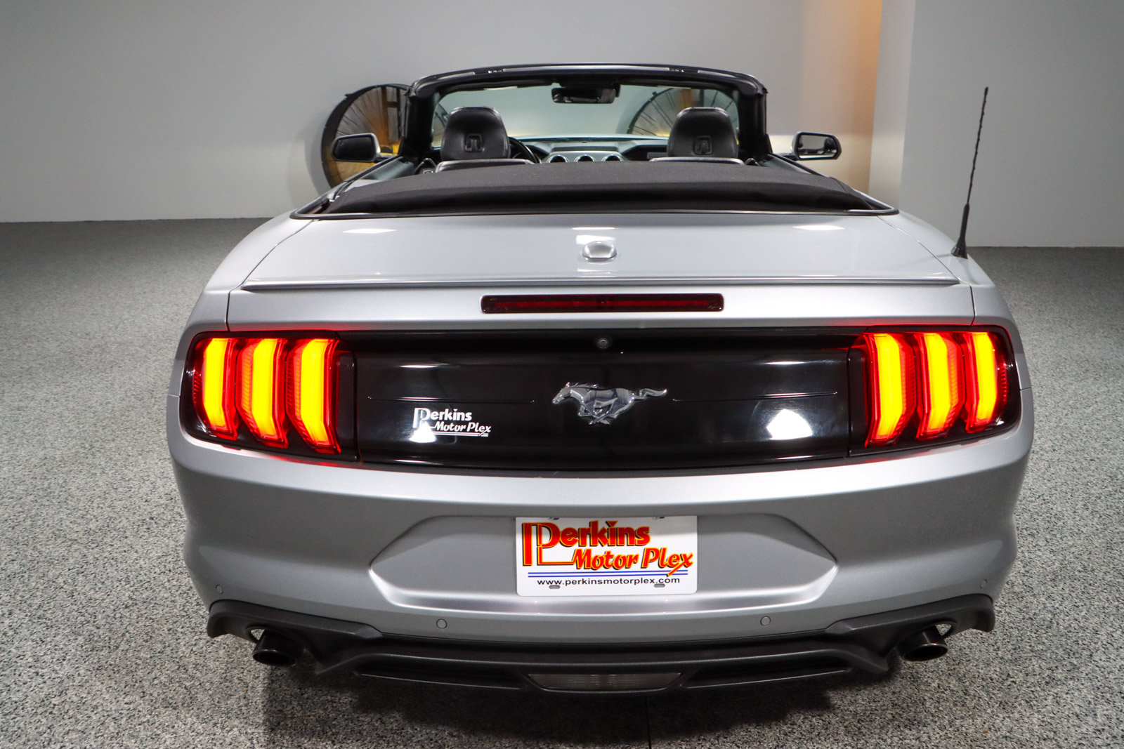 Used 2022 Ford Mustang Premium RWD image 8