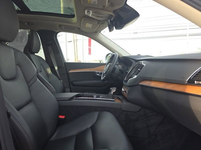 Used 2022 Volvo XC90 T6 Momentum w/ Advanced Package image 12