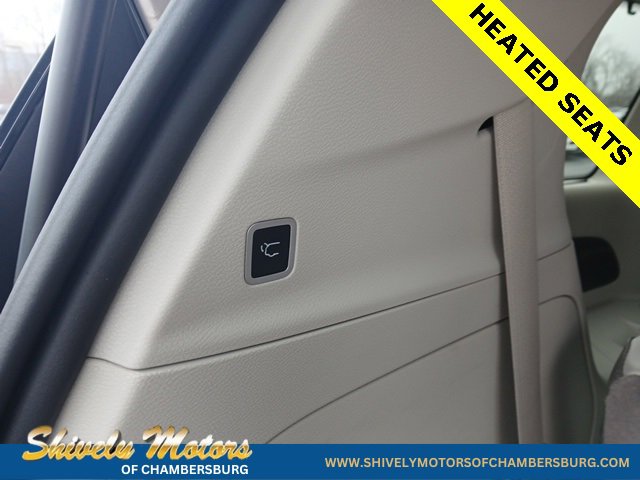 Used 2017 Chrysler Pacifica Touring-L Plus w/ Tire & Wheel Group image 10