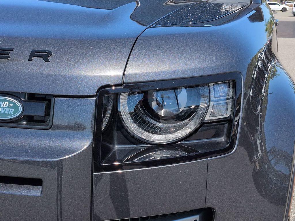 Used 2023 Land Rover Defender 130 SE image 10