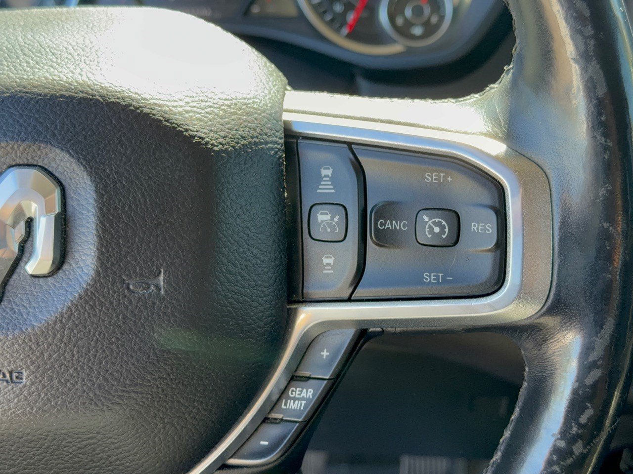 Used 2019 RAM 1500 Laramie RWD image 19