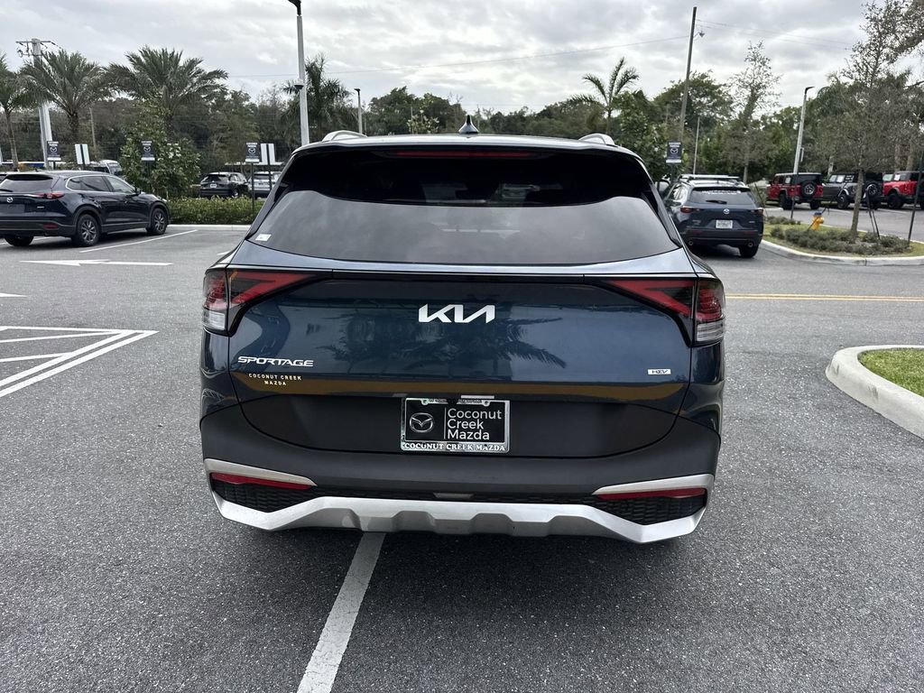 Used 2023 Kia Sportage EX image 3