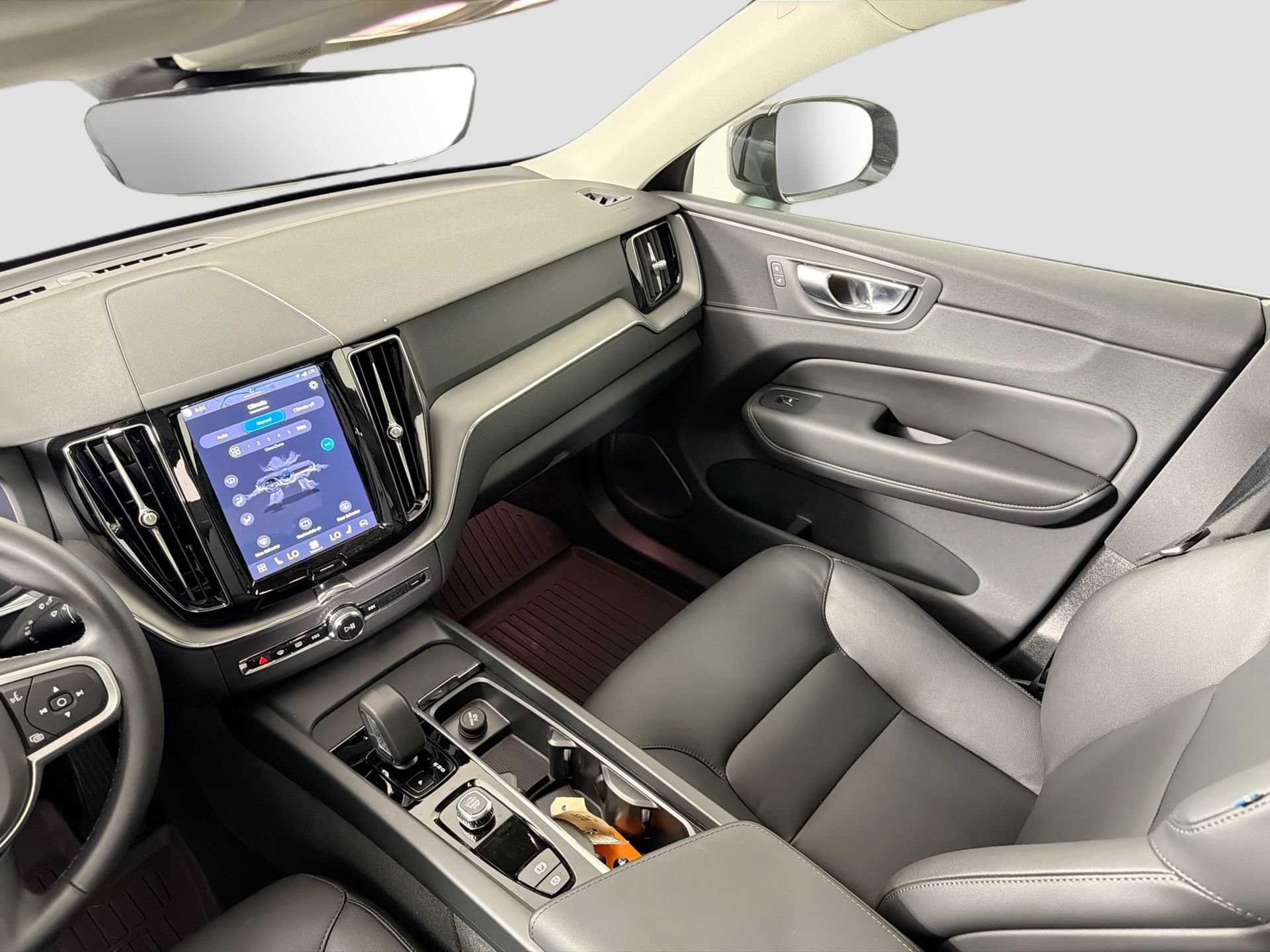 Certified 2025 Volvo XC60 B5 Core AWD/4WD image 24
