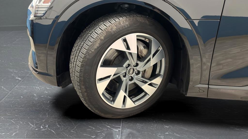 Used 2022 Audi e-tron Premium w/ Towing Package image 39