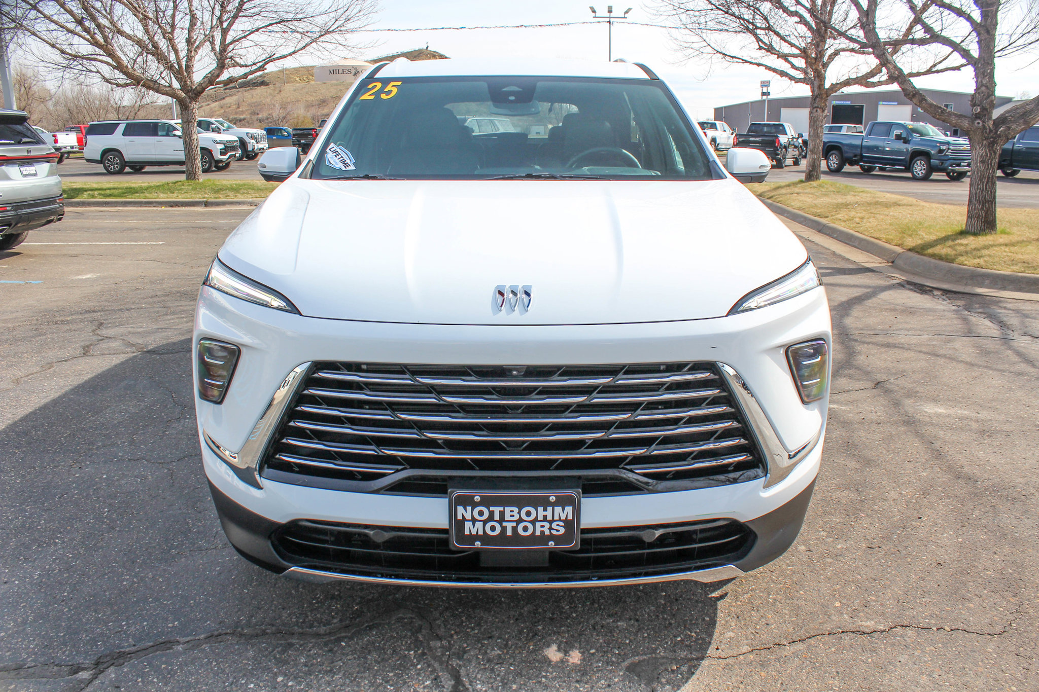Used 2025 Buick Enclave Preferred AWD/4WD image 4