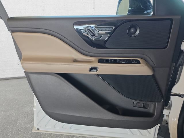Used 2023 Lincoln Aviator Reserve w/ Equipment Group 201A AWD/4WD image 27