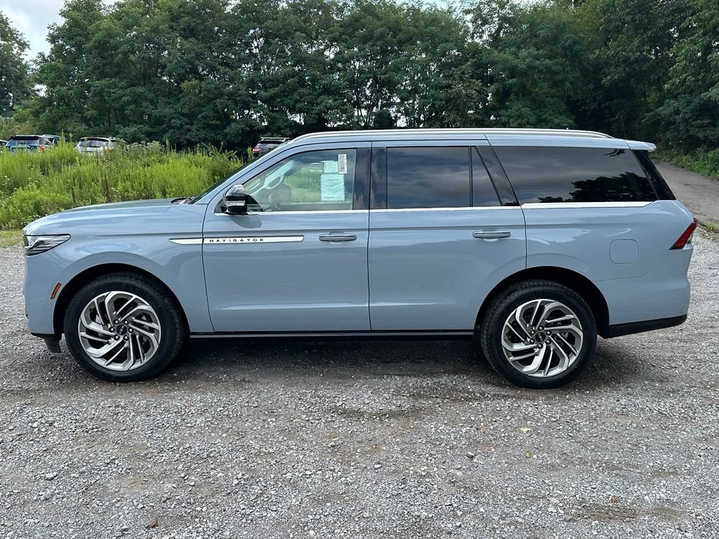 New 2027 Lincoln Navigator Reserve AWD/4WD image 2