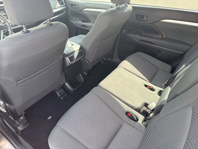 Used 2019 Toyota Highlander LE image 24