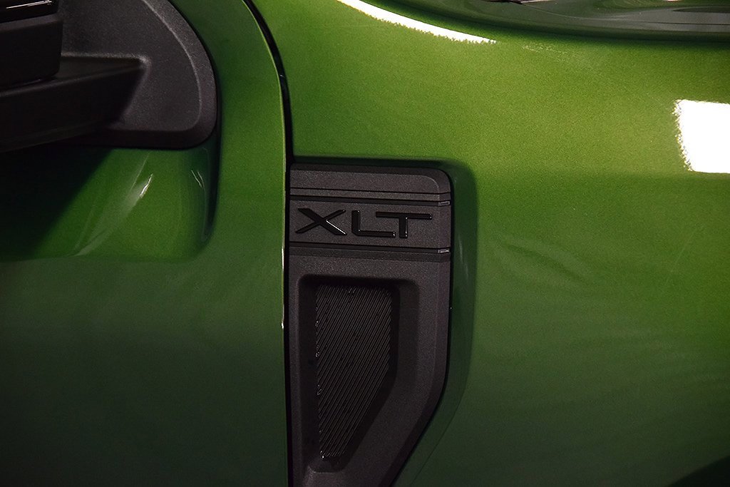 New 2025 Ford Maverick XLT w/ XLT Luxury Package image 12