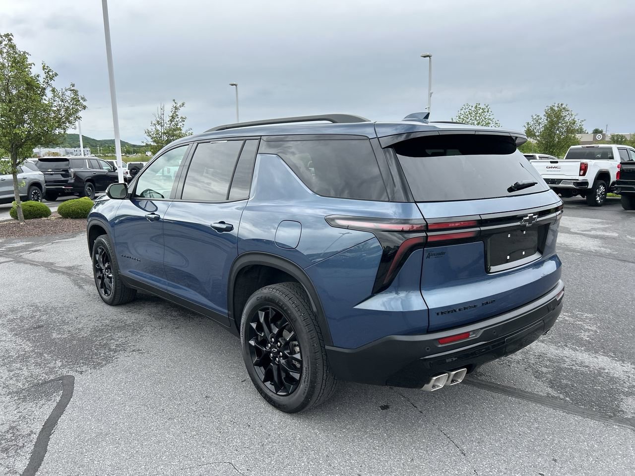 Used 2026 Chevrolet Traverse LT w/ Midnight/Sport Edition AWD/4WD image 5