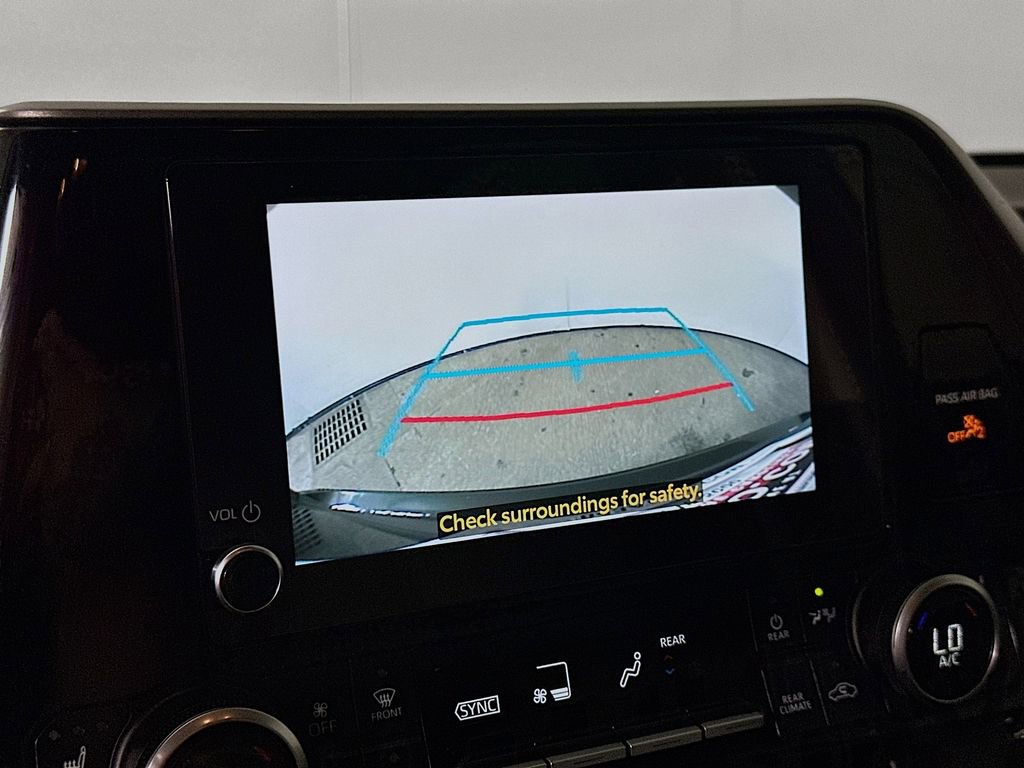 Used 2024 Toyota Highlander XLE image 7