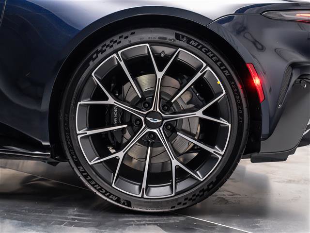 New 2026 Aston Martin V8 Vantage Convertible RWD image 4