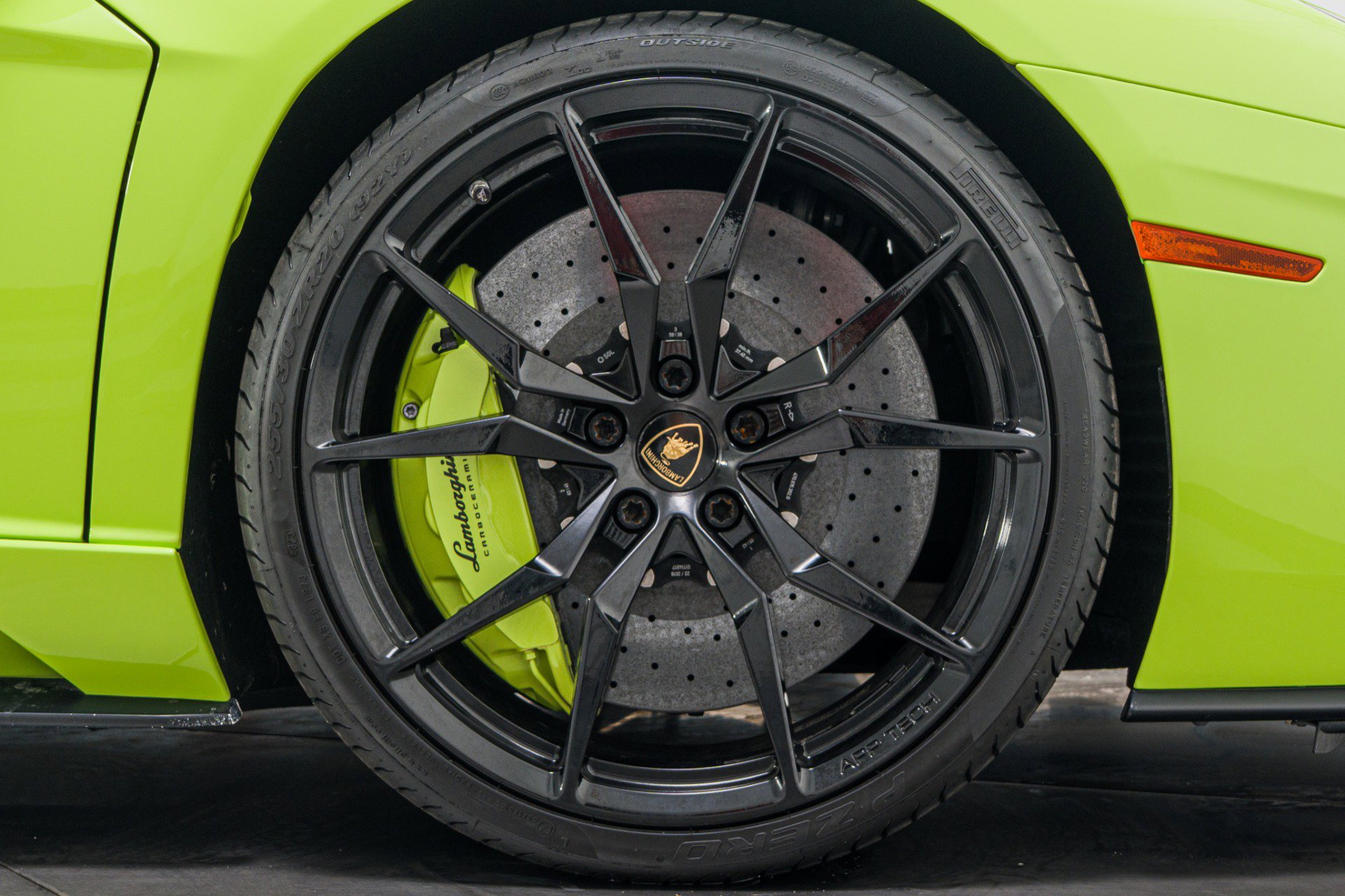 Used 2019 Lamborghini Aventador S image 47