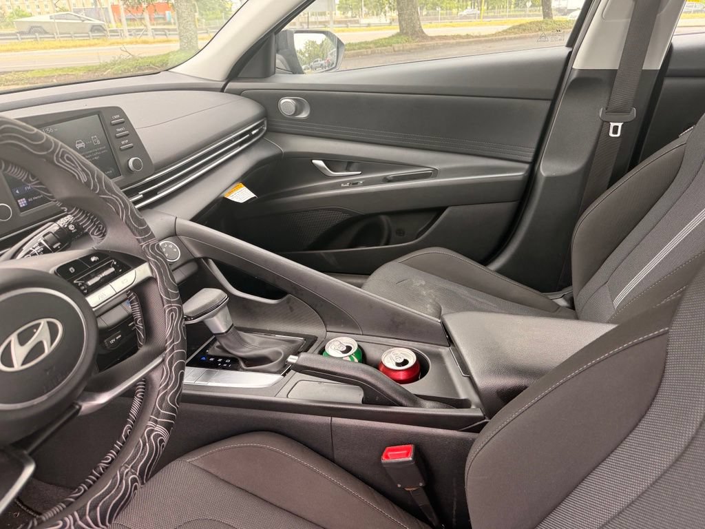 Used 2026 Hyundai Elantra SE FWD image 11