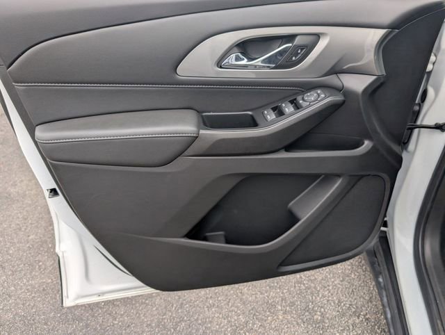 Used 2023 Chevrolet Traverse LT image 10