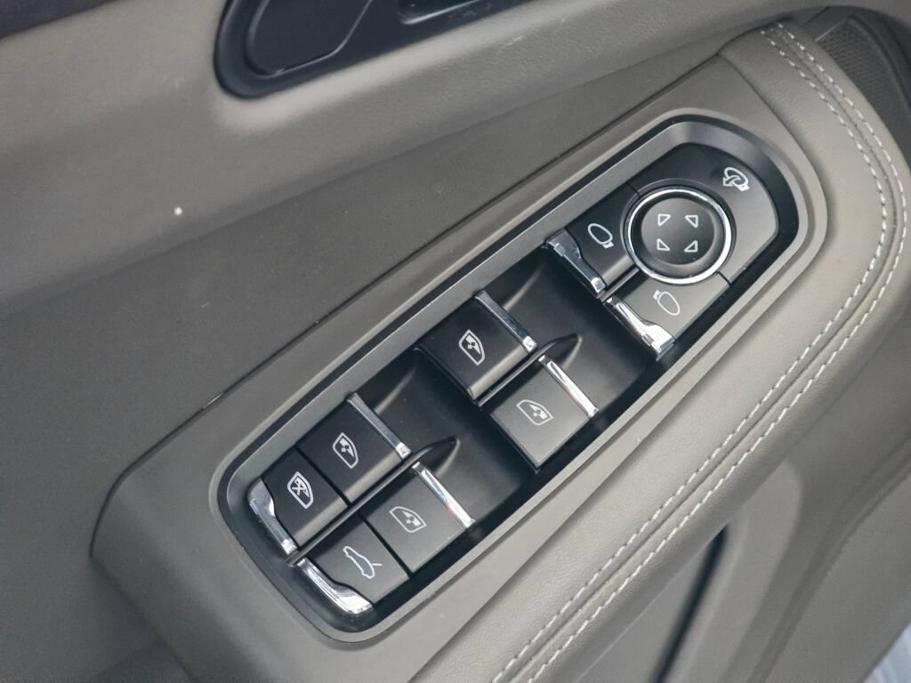 Certified 2024 Porsche Macan GTS w/ Premium Plus Package AWD/4WD image 37