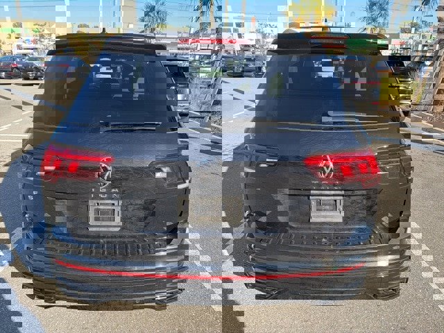 Certified 2023 Volkswagen Tiguan SE R-Line image 10