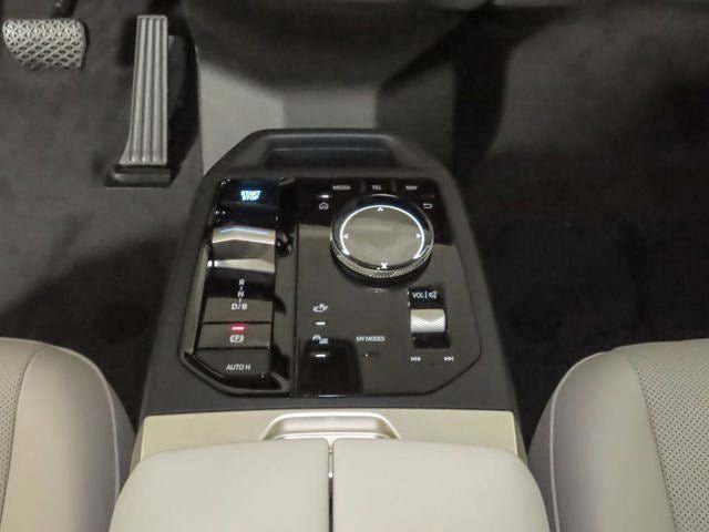 Used 2026 BMW iX xDrive60 image 26