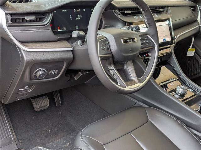 New 2026 Jeep Grand Cherokee Limited w/ Limited Altitude Package AWD/4WD image 3
