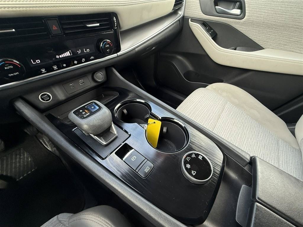 Used 2022 Nissan Rogue SV AWD/4WD image 24