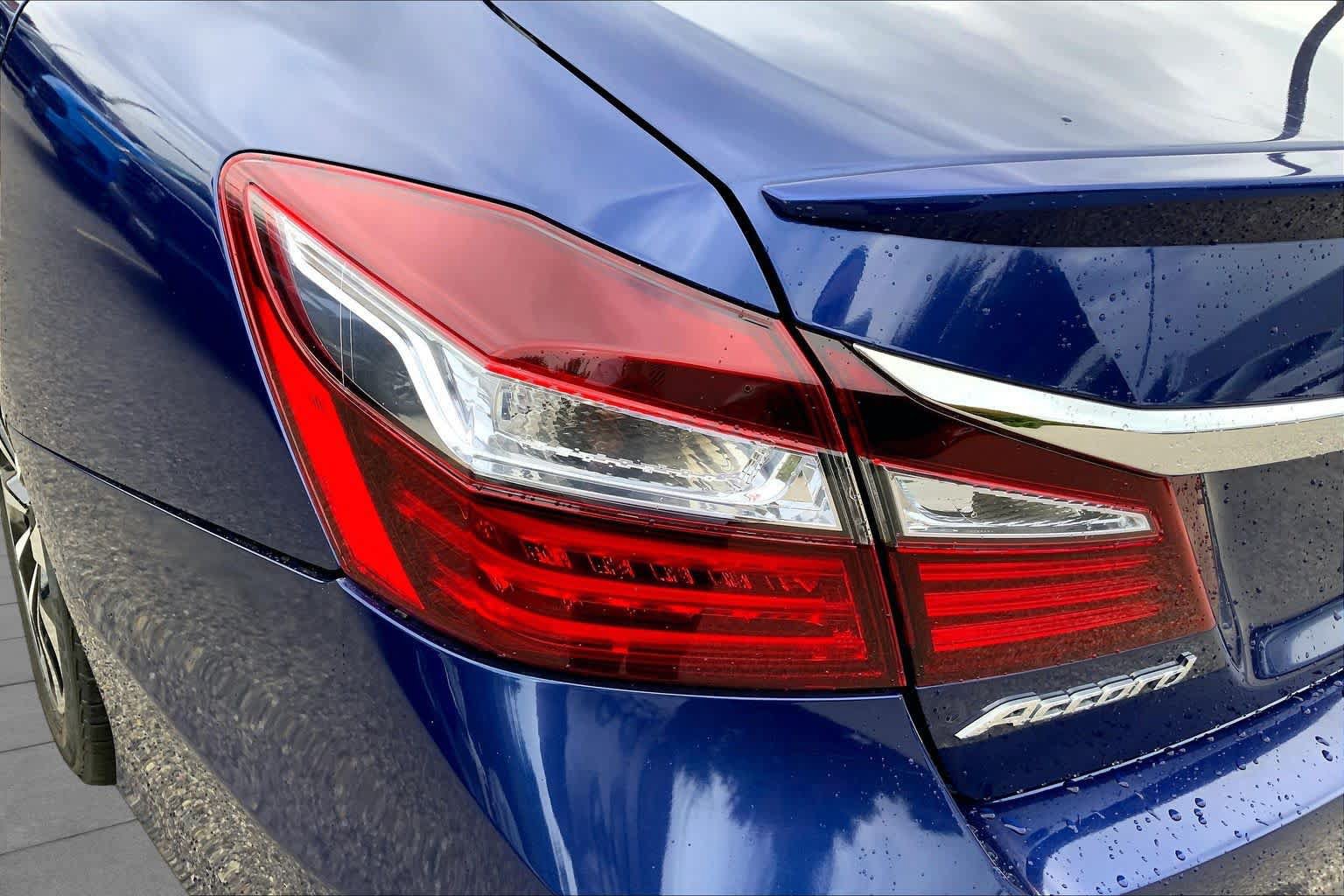 Used 2017 Honda Accord Hybrid Sedan image 28