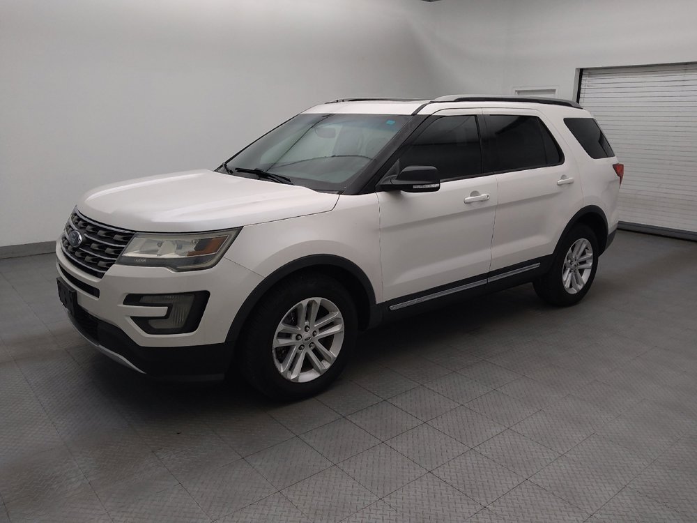 Used 2016 Ford Explorer XLT w/ Equipment Group 201A FWD image 2