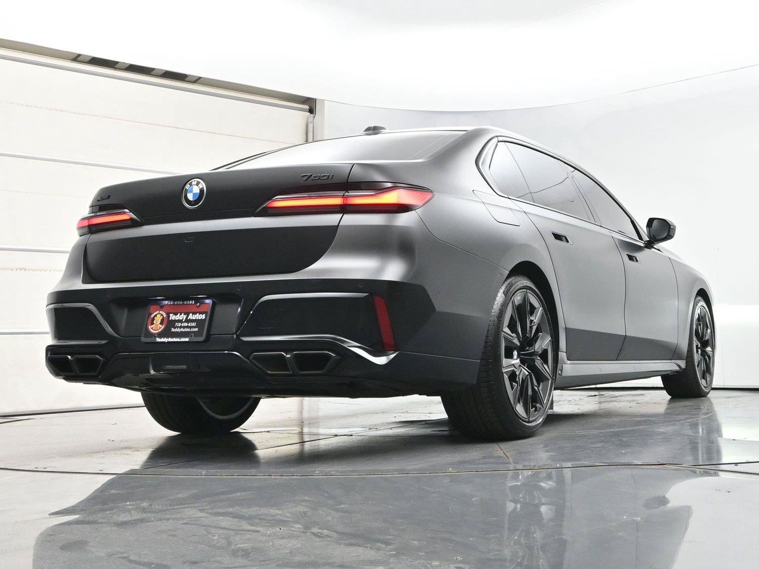 Used 2023 BMW 760i xDrive w/ Executive Package AWD/4WD image 36