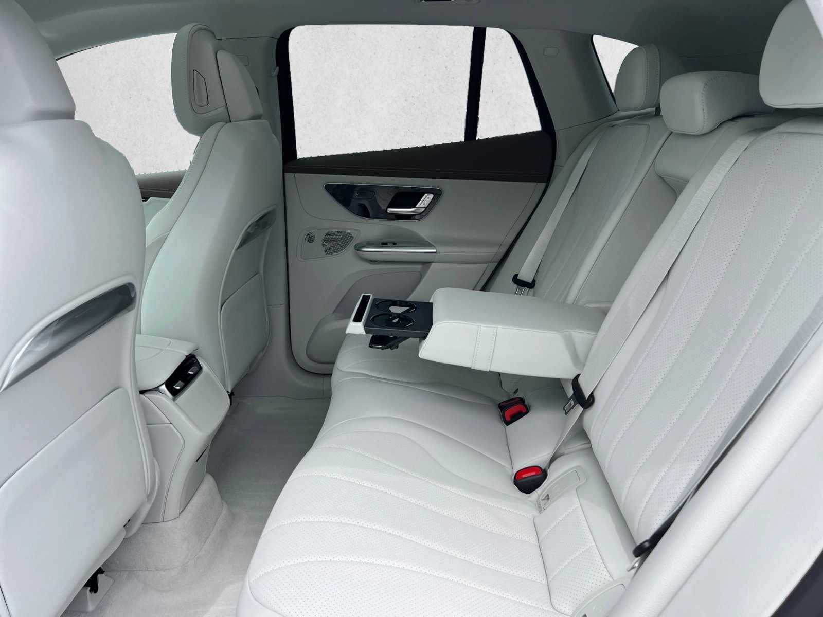 New 2026 Mercedes-Benz EQE 320 4MATIC SUV image 17