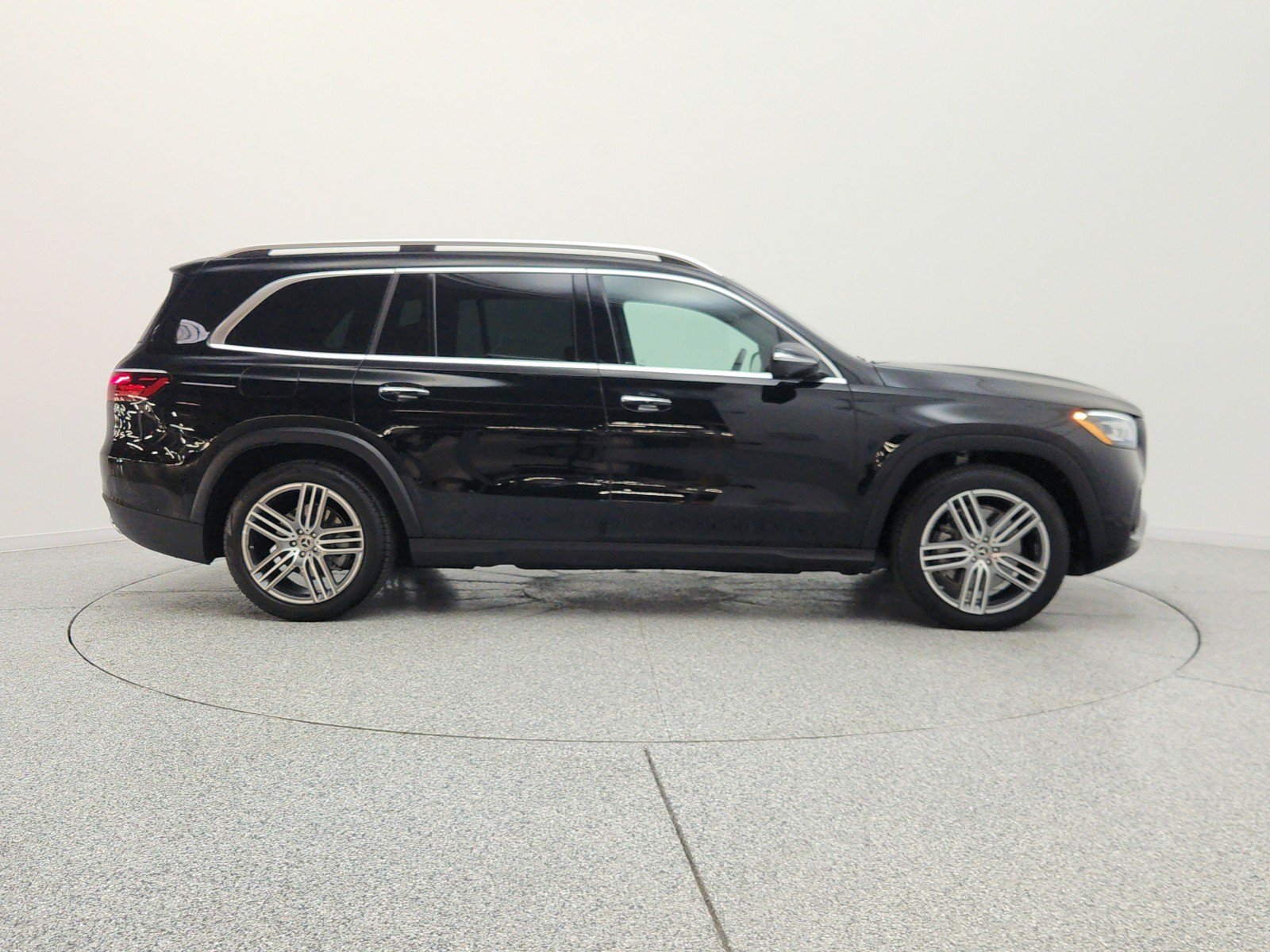 Certified 2025 Mercedes-Benz GLS 450 4MATIC image 4