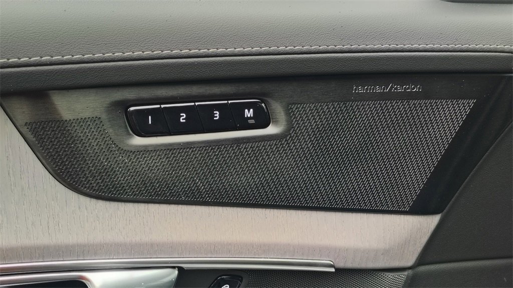 New 2026 Volvo XC90 B6 Ultra w/ Protection Package image 9