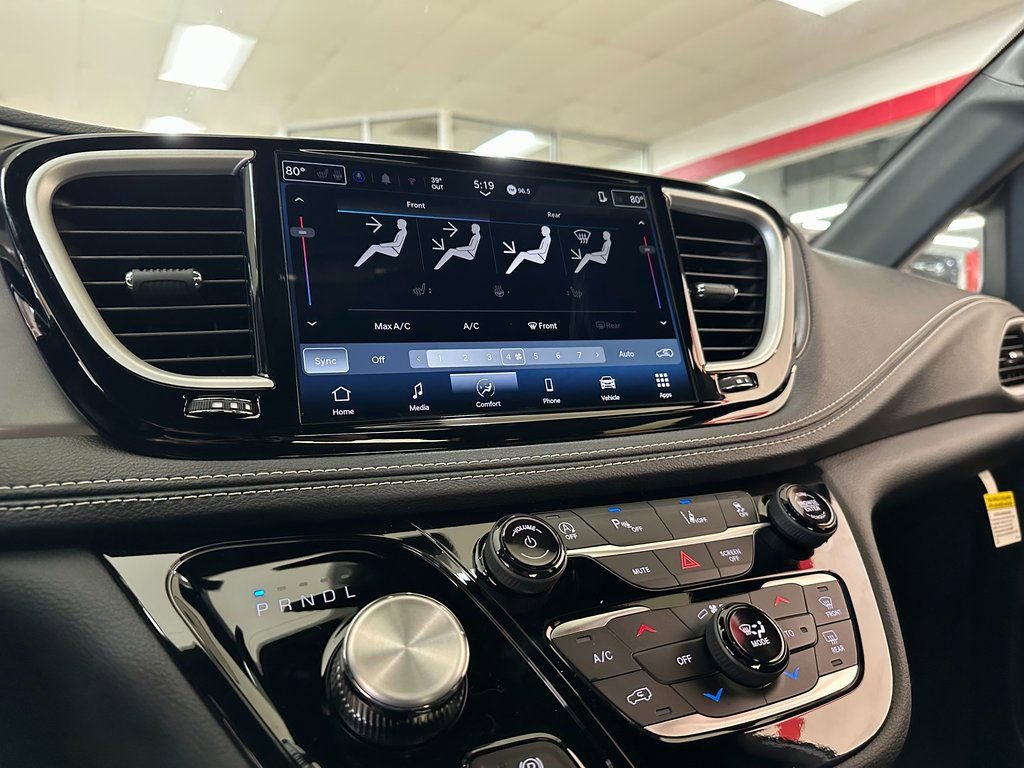 New 2026 Chrysler Pacifica Select w/ S Appearance Package image 23