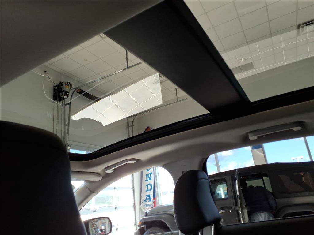 Used 2022 Ford Edge Titanium w/ Equipment Group 301A image 13