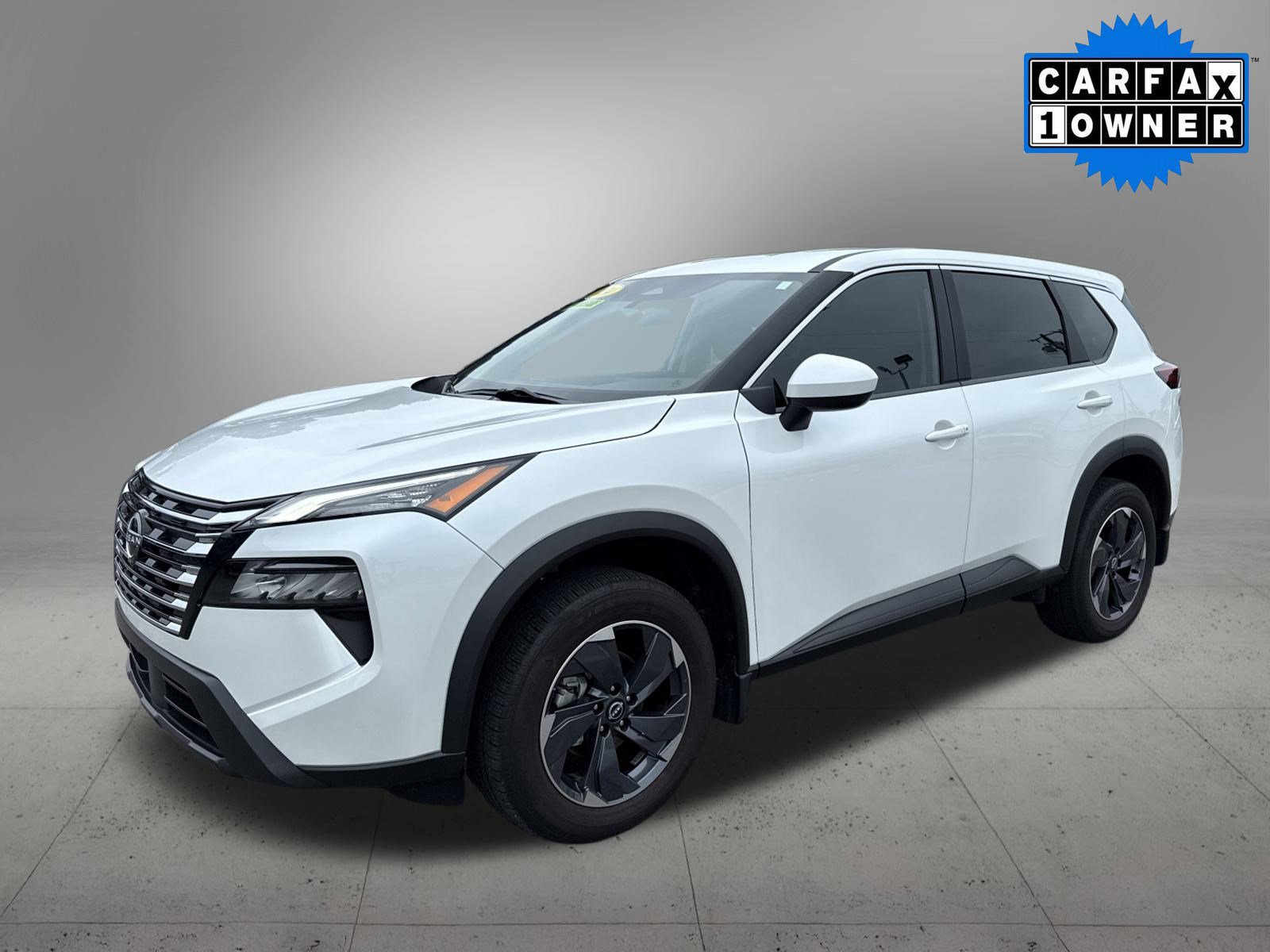 Used 2024 Nissan Rogue SV image 1