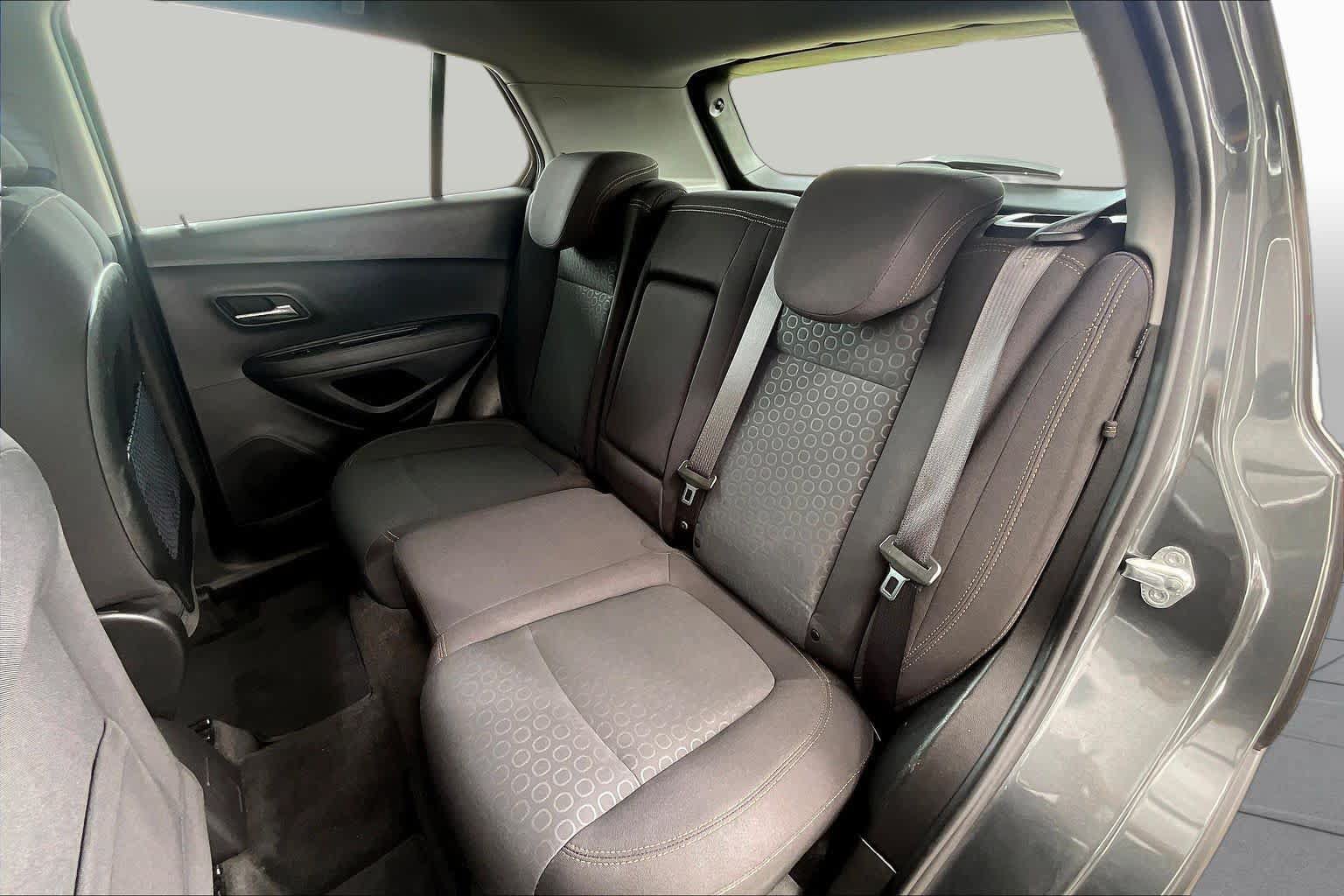 Used 2020 Chevrolet Trax LS FWD image 19