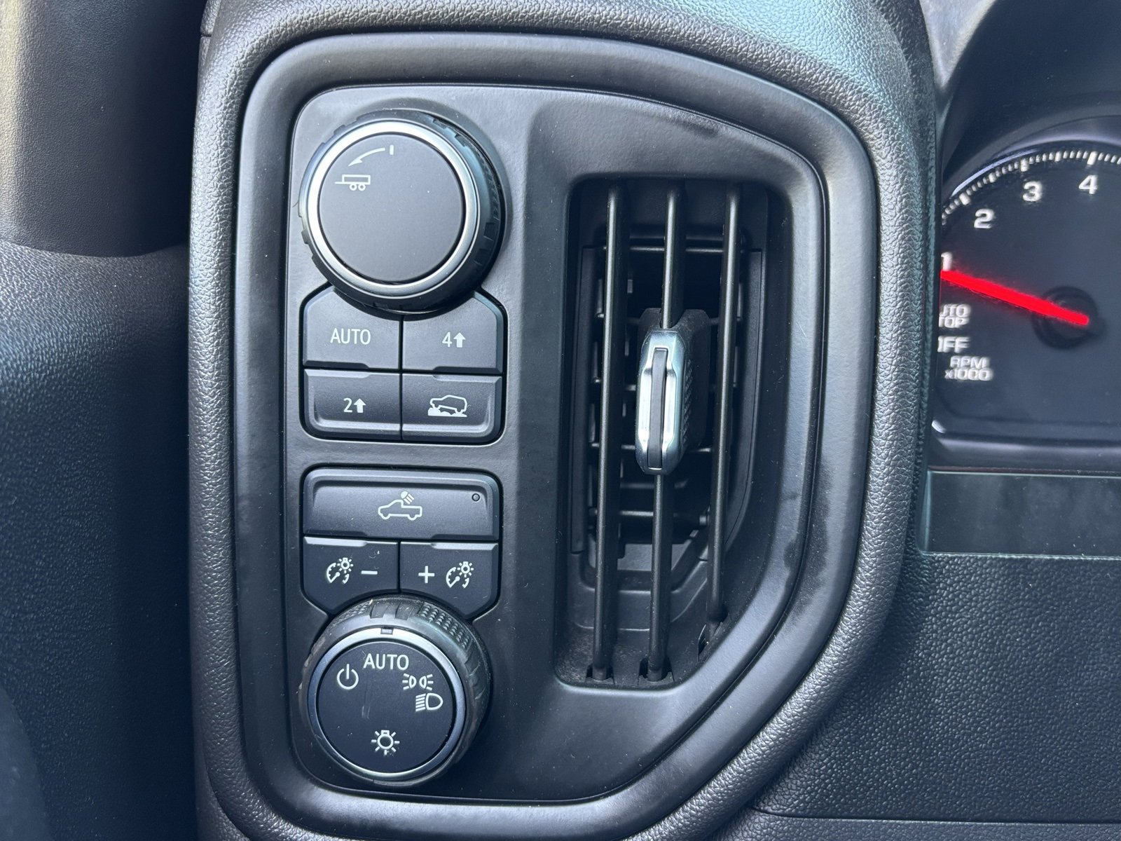 Used 2021 Chevrolet Silverado 1500 Custom image 6