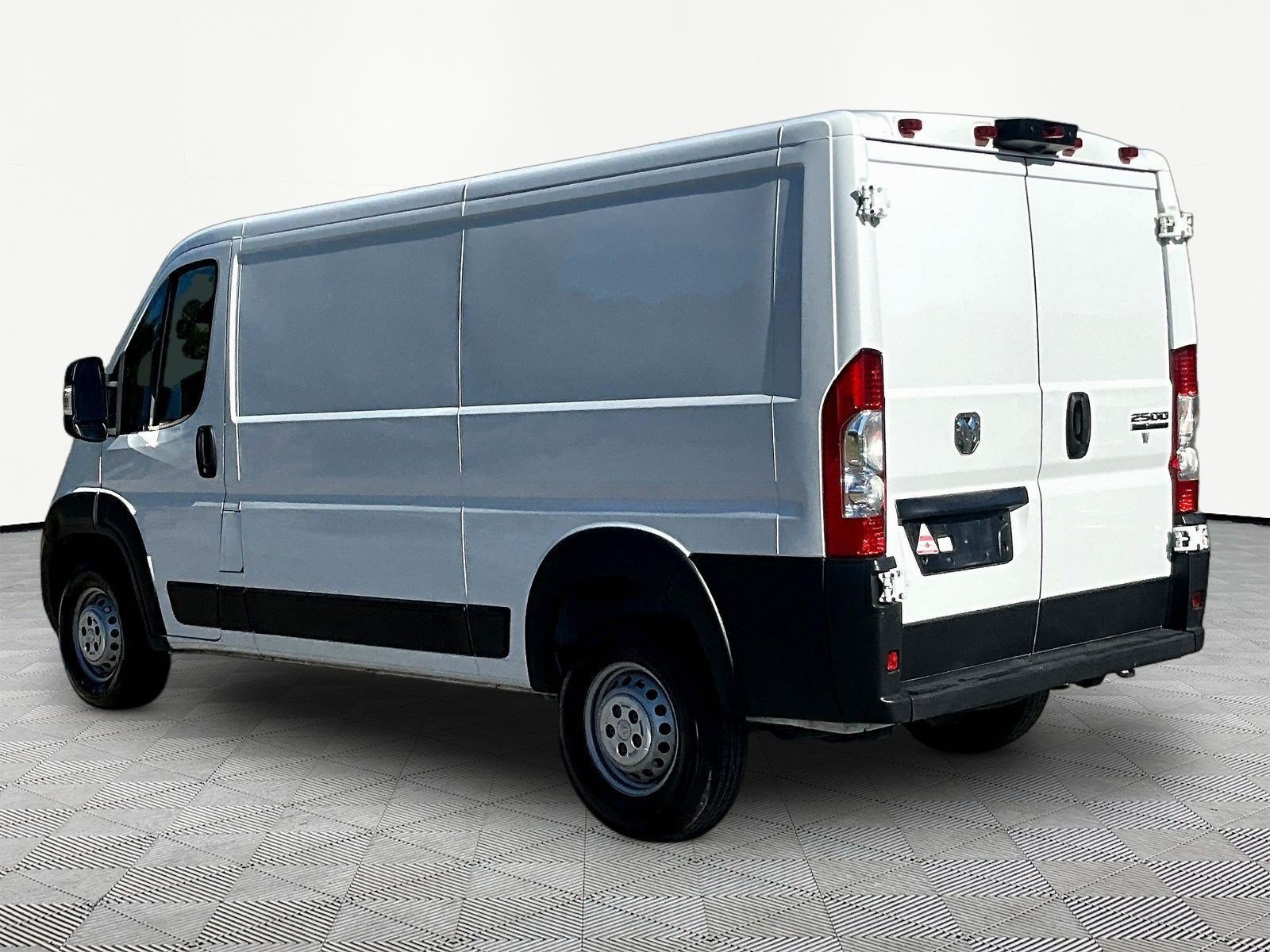 Used 2025 RAM ProMaster 2500 w/ Convenience Group FWD image 11