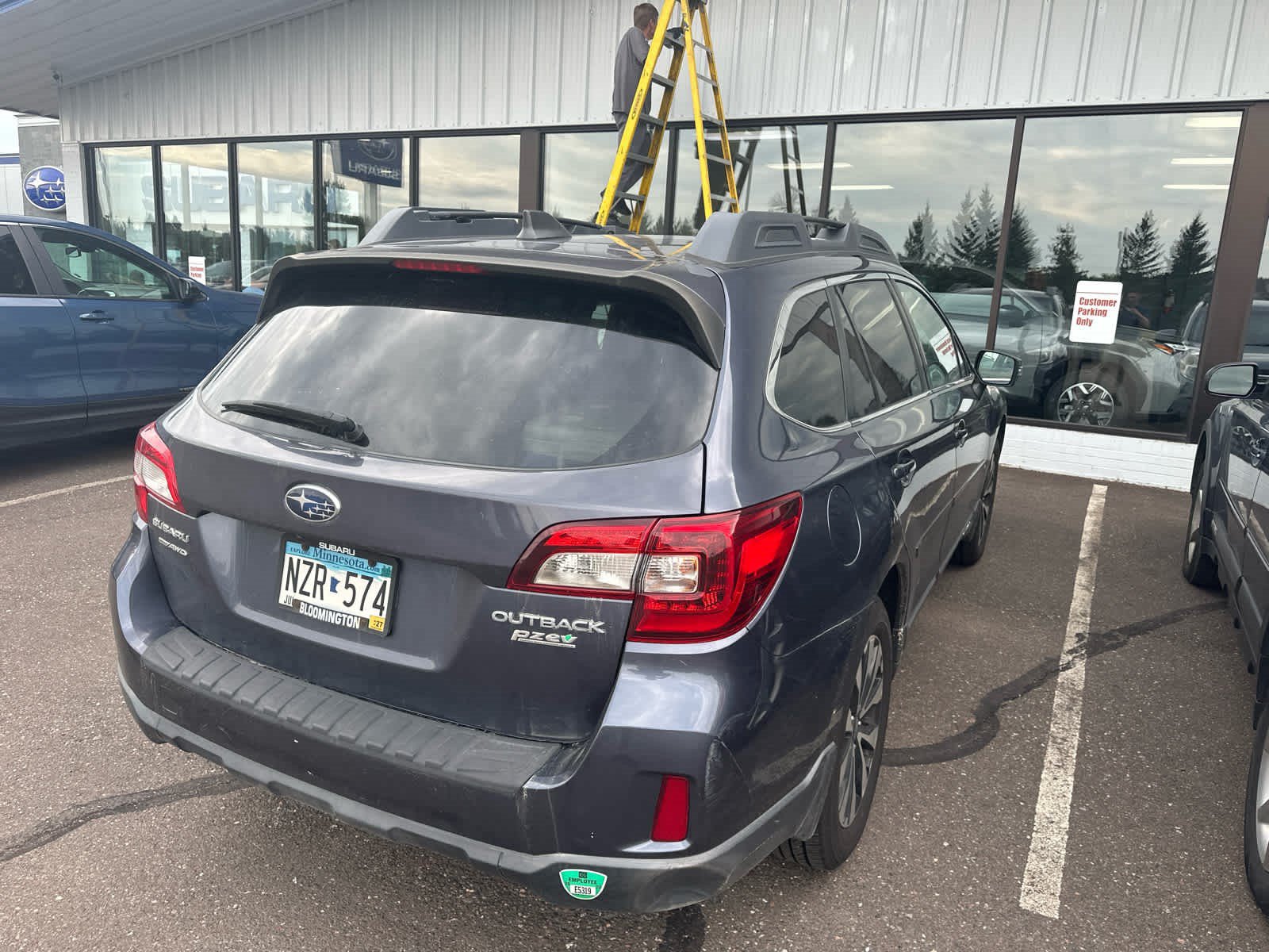 Used 2016 Subaru Outback 2.5i Limited AWD/4WD image 6