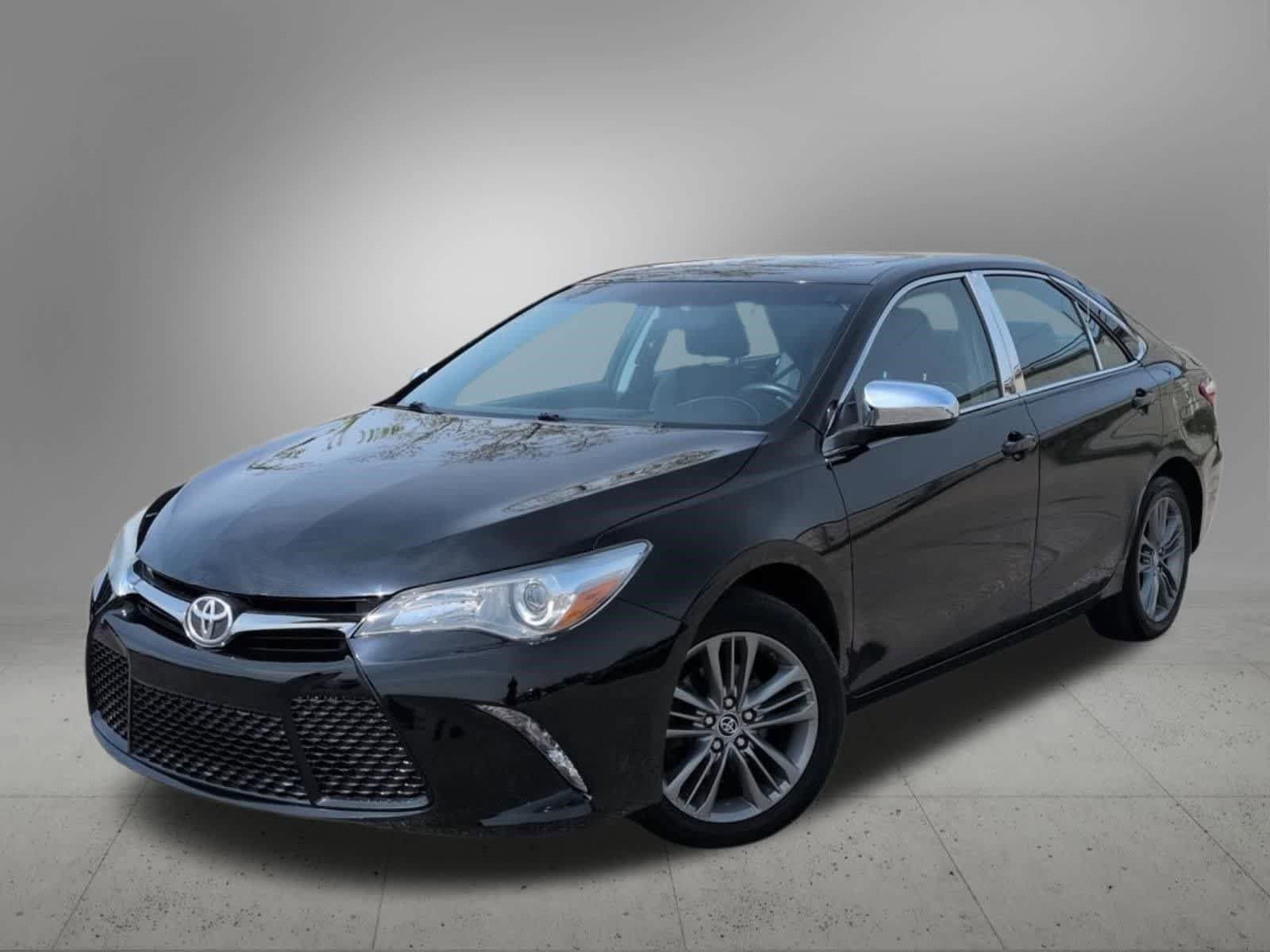 Used 2015 Toyota Camry SE w/ Moonroof Package