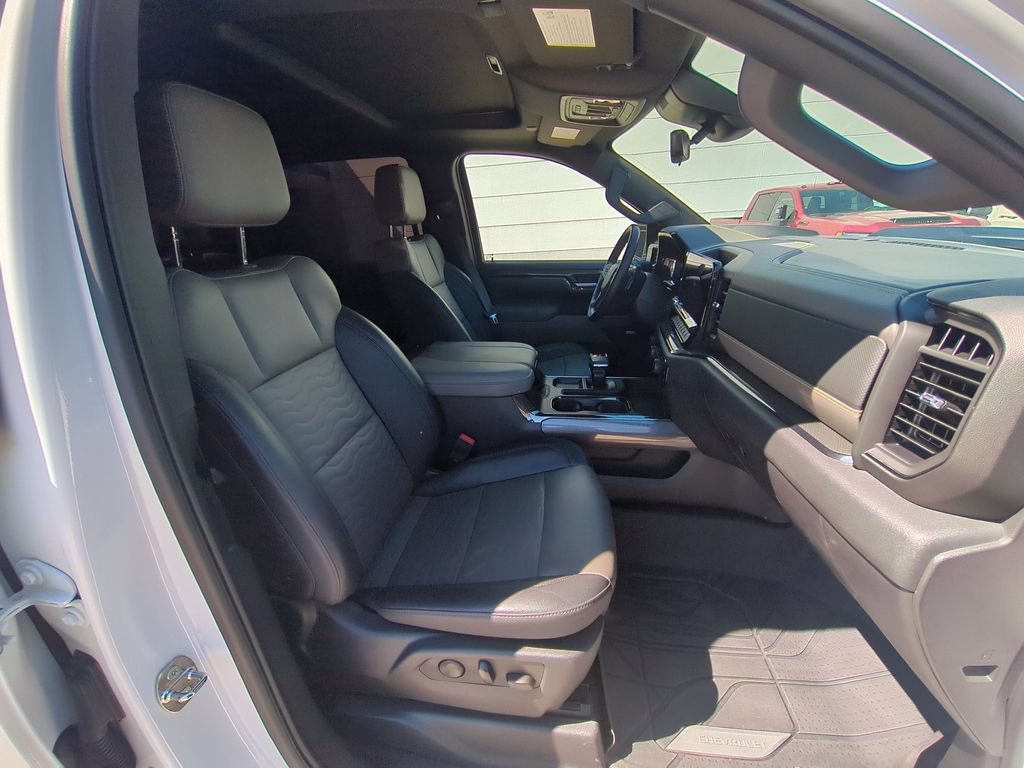 Used 2023 Chevrolet Silverado 1500 ZR2 w/ Technology Package AWD/4WD image 35