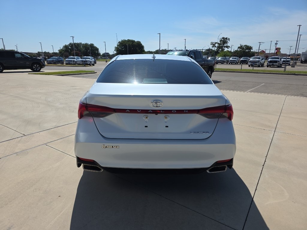 Used 2019 Toyota Avalon Limited FWD image 17