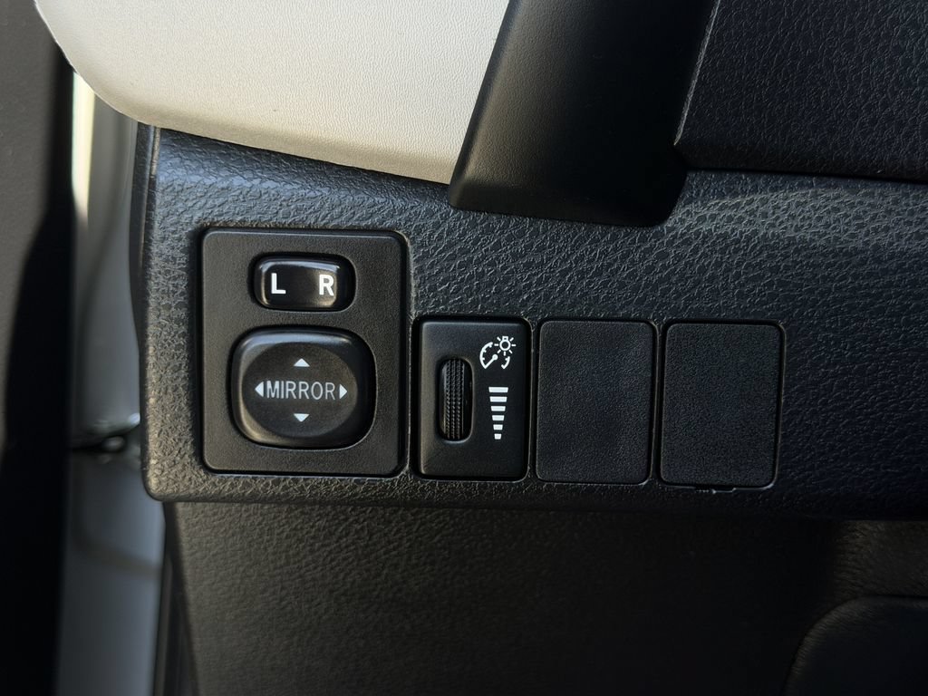 Used 2018 Toyota Corolla LE FWD image 21