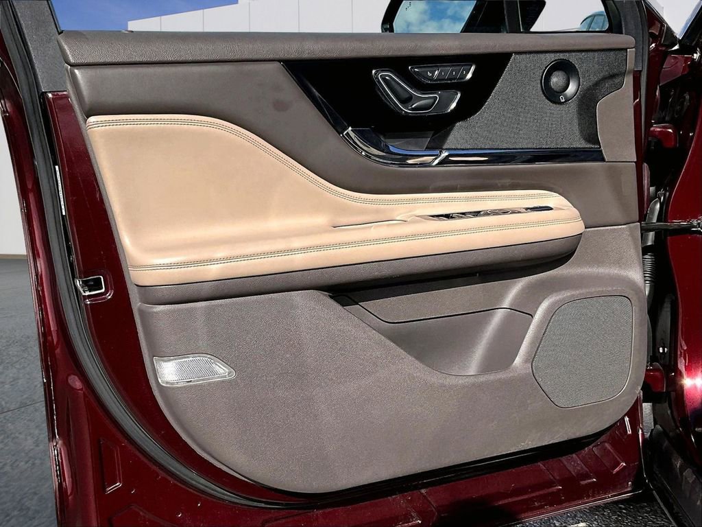 Used 2020 Lincoln Corsair Reserve w/ Equipment Group 201A image 19