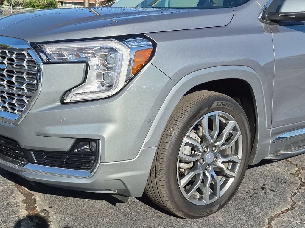 Used 2023 GMC Terrain Denali w/ Denali Premium Package AWD/4WD image 9