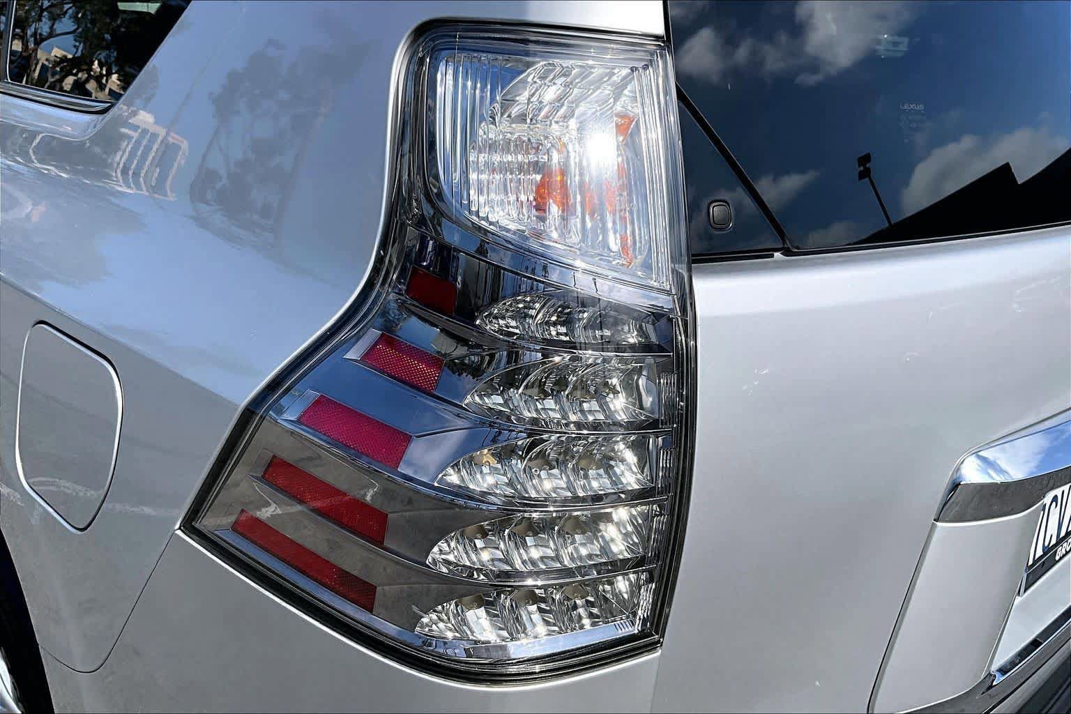 Used 2014 Lexus GX 460 w/ Premium Package AWD/4WD image 27